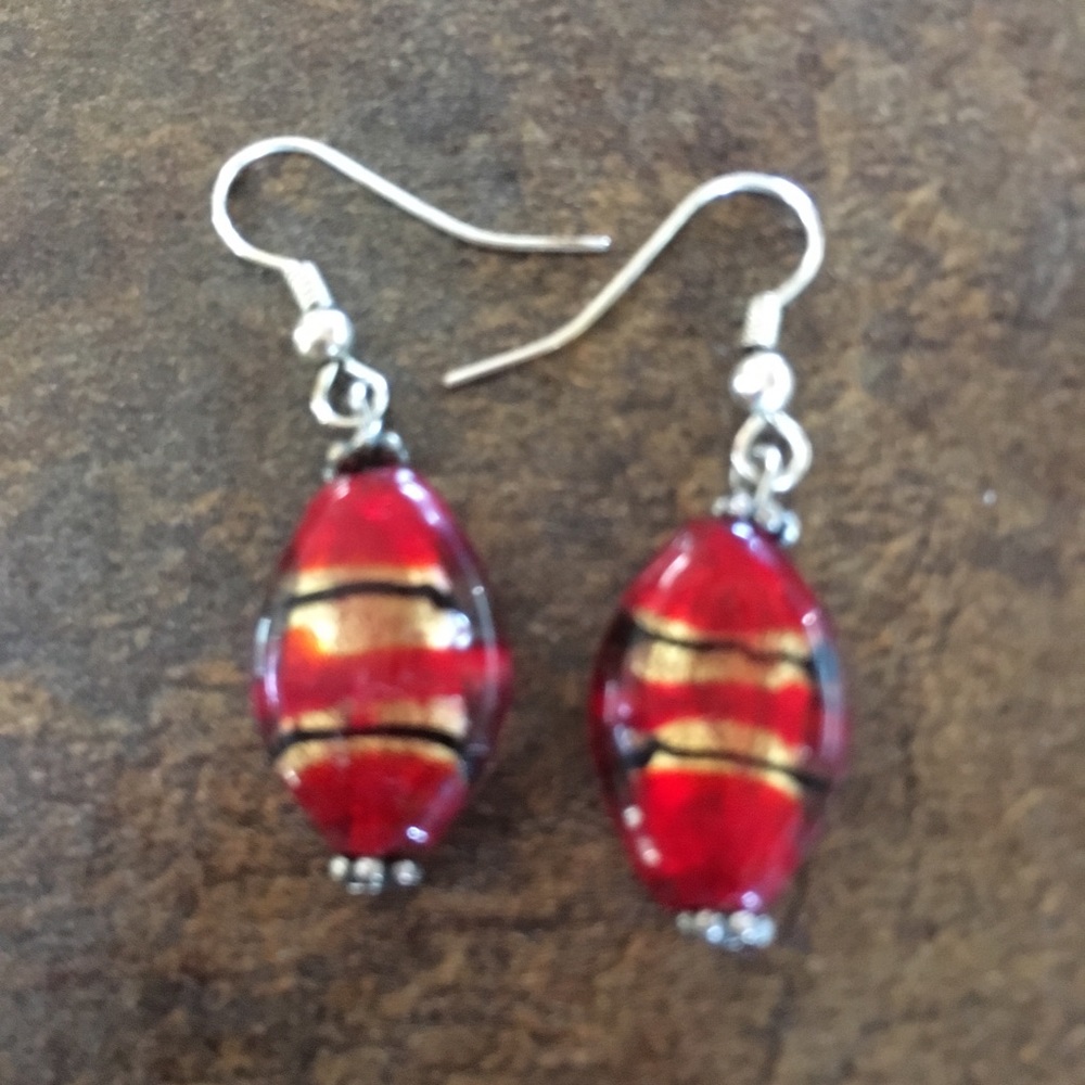 Red and gold handcrafted earrings - Picture 2 of 3